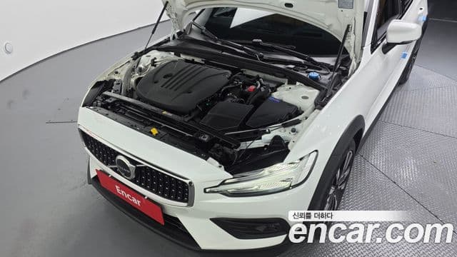Volvo V60 Cross Country 2023 — Photo 19/20