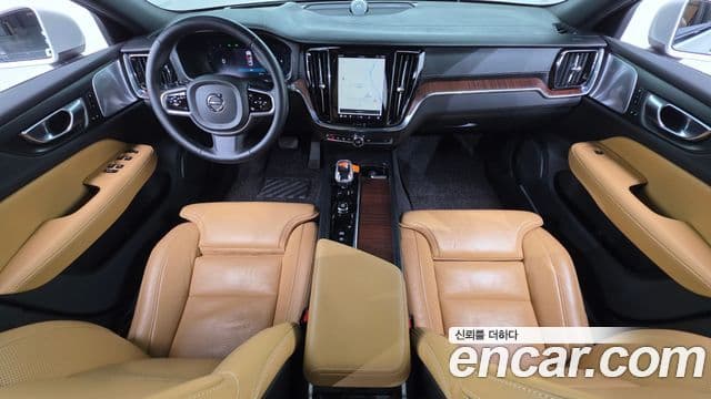 Volvo V60 Cross Country 2023 — Photo 7/20