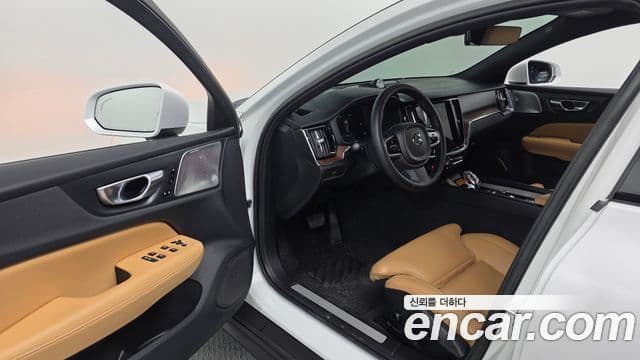 Volvo V60 Cross Country 2023 — Photo 9/20