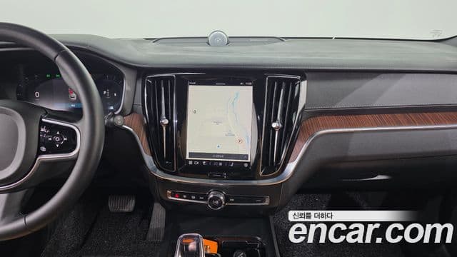 Volvo V60 Cross Country 2023 — Photo 2/20