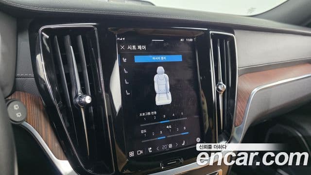 Volvo V60 Cross Country 2023 — Photo 5/20