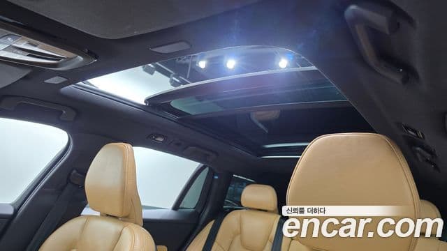Volvo V60 Cross Country 2023 — Photo 8/20