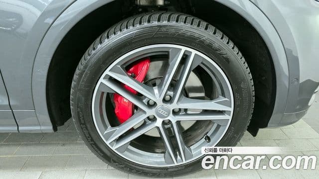 Audi Q5 2020 — ფოტო 4/20