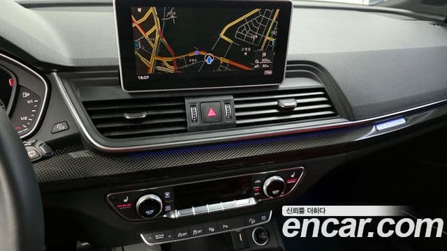 Audi Q5 2020 — ფოტო 14/20
