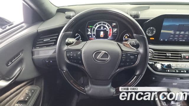 Lexus LS500 2022 — ფოტო 13/20
