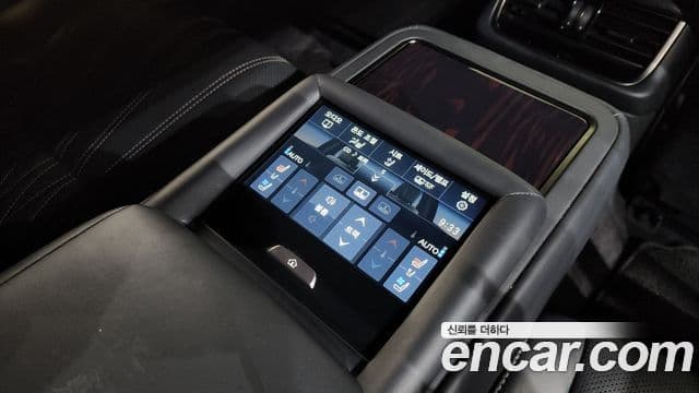 Lexus LS500 2022 — ფოტო 19/20