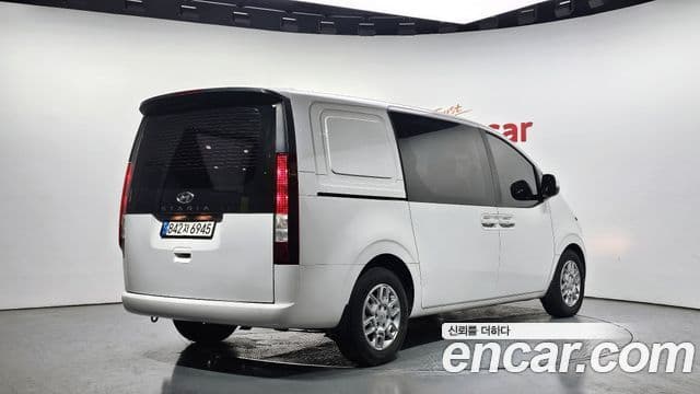Hyundai Staria 2022 — ფოტო 2/20