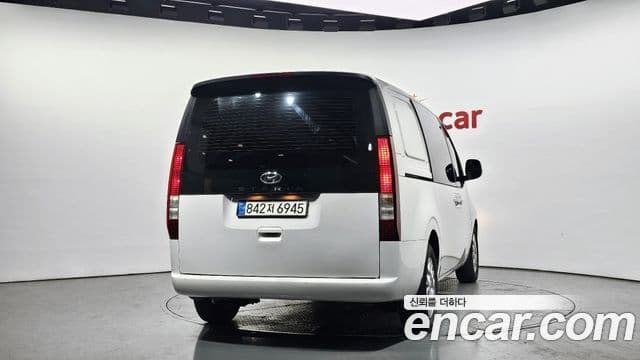 Hyundai Staria 2022 — ფოტო 4/20