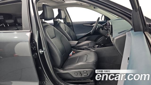 Kia Niro 2022 — фото 10 из 20