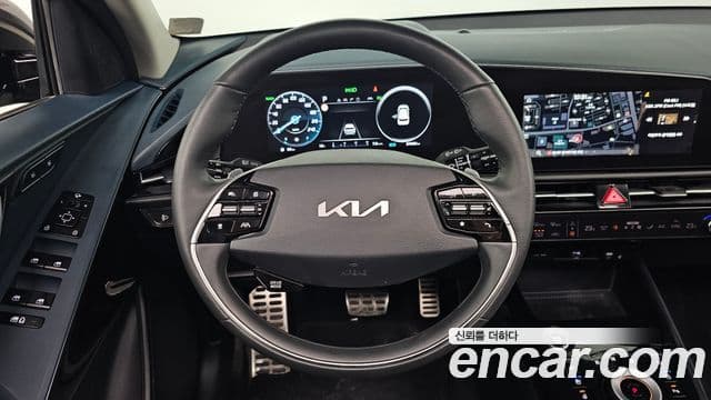 Kia Niro 2022 — ფოტო 13/20