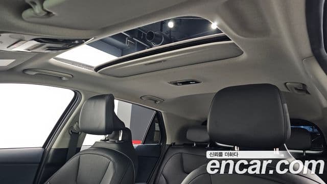 Kia Niro 2022 — ფოტო 17/20