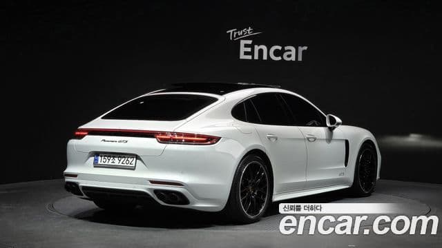 Porsche Panamera 2020 — ფოტო 2/20