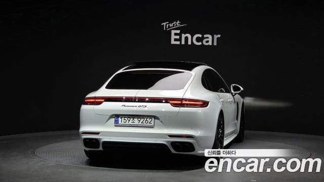 Porsche Panamera 2020 — ფოტო 4/20
