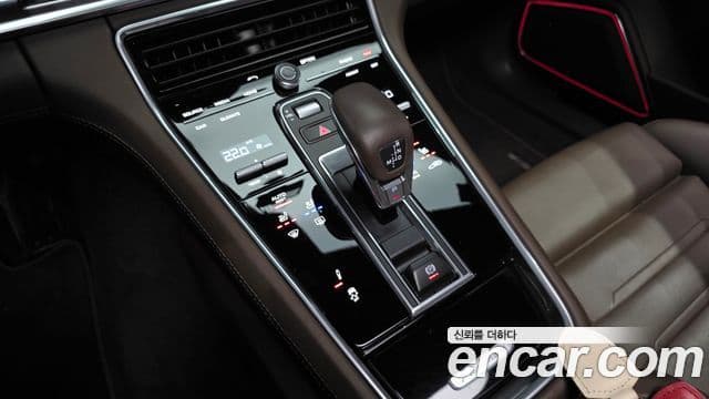 Porsche Panamera 2020 — ფოტო 9/20