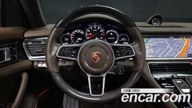Porsche Panamera 2020 — ფოტო 13/20