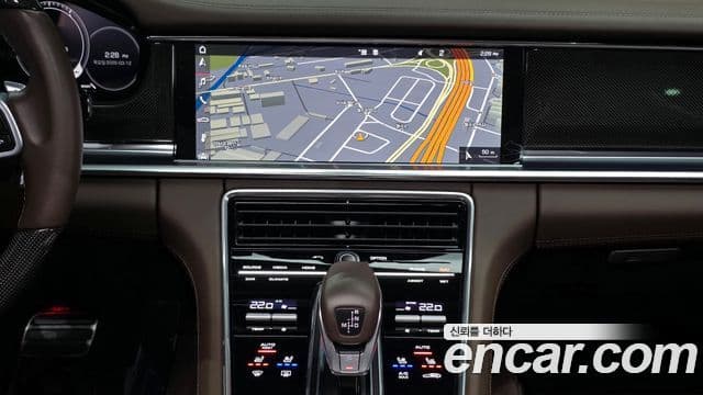 Porsche Panamera 2020 — ფოტო 14/20