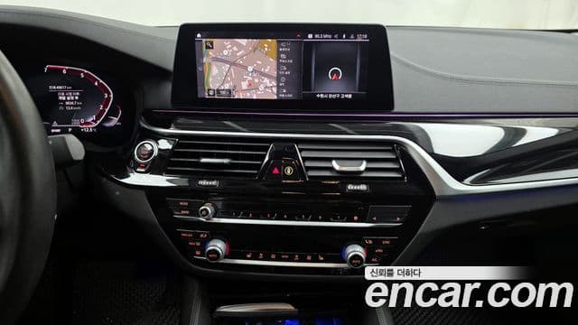 BMW 5 Series 2020 — Şəkil 14/20
