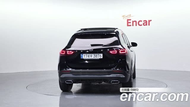 Mercedes-Benz GLA-Class 2022 — Şəkil 17/20