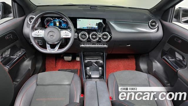 Mercedes-Benz GLA-Class 2022 — Şəkil 19/20