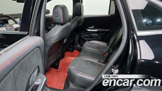 Mercedes-Benz GLA-Class 2022 — Şəkil 12/20