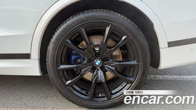 BMW X7 2023 — Şəkil 18/20