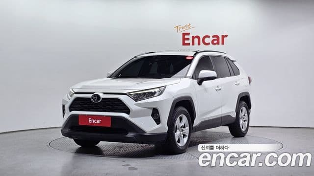 Toyota RAV4 2019 — Photo 1/20