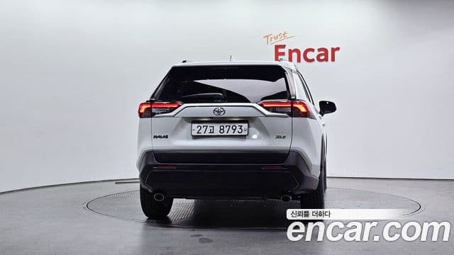 Toyota RAV4 2019 — Photo 7/20