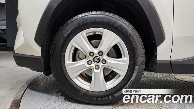 Toyota RAV4 2019 — Photo 11/20