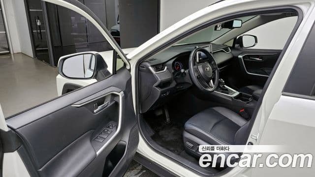 Toyota RAV4 2019 — Photo 8/20