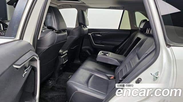 Toyota RAV4 2019 — Photo 18/20