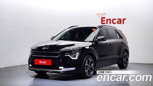 Kia Niro 2022 — Фото 1/20