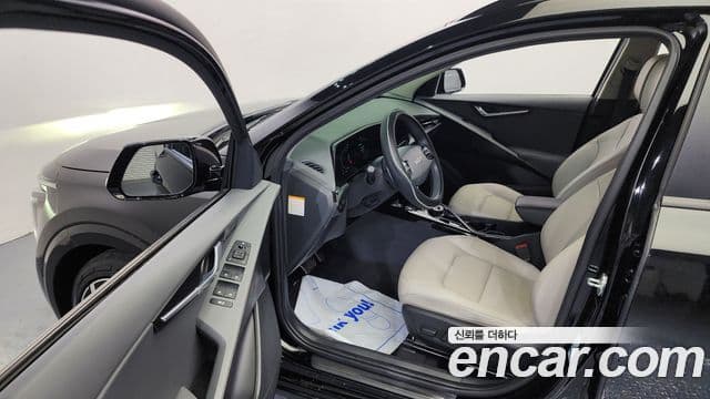 Kia Niro 2022 — Фото 10/20
