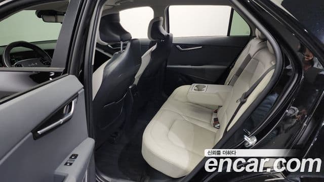 Kia Niro 2022 — Фото 11/20