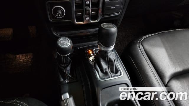 Jeep Wrangler 2020 — фото 7 из 20