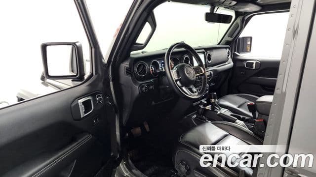 Jeep Wrangler 2020 — ფოტო 8/20