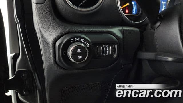 Jeep Wrangler 2020 — фото 13 из 20