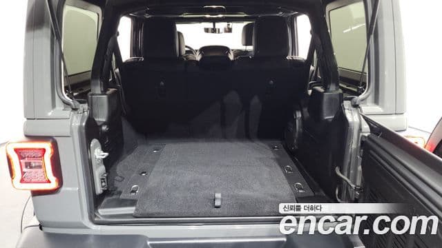 Jeep Wrangler 2020 — ფოტო 19/20