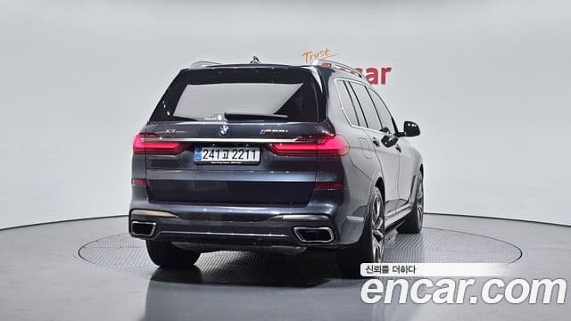 BMW X7 2022 — ფოტო 4/20