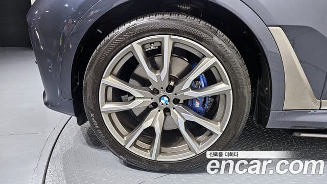 BMW X7 2022 — ფოტო 5/20