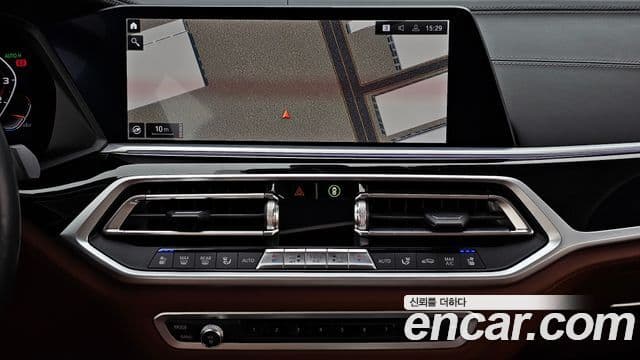 BMW X7 2022 — ფოტო 14/20
