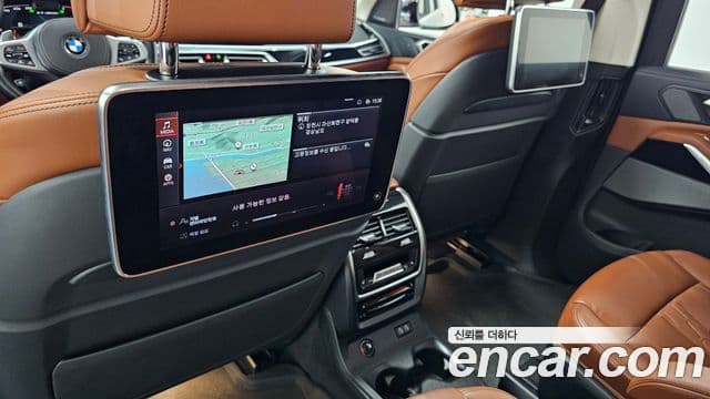 BMW X7 2022 — ფოტო 16/20