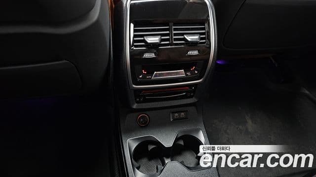 BMW X7 2022 — ფოტო 17/20