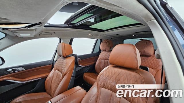 BMW X7 2022 — ფოტო 18/20