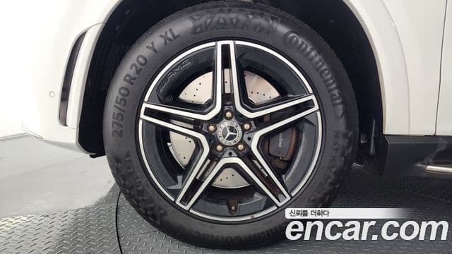 Mercedes-Benz GLE-Class 2020 — Photo 8/20