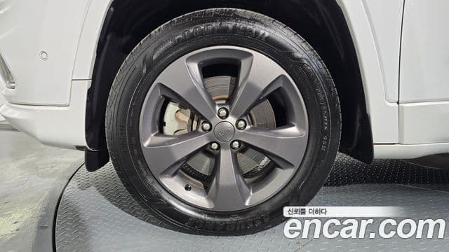 Jeep Cherokee 2021 — ფოტო 5/20