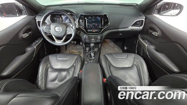 Jeep Cherokee 2021 — фото 7 из 20