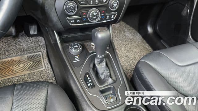 Jeep Cherokee 2021 — ფოტო 9/20