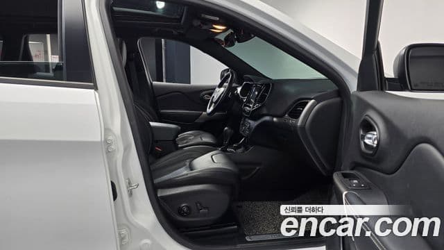 Jeep Cherokee 2021 — ფოტო 11/20