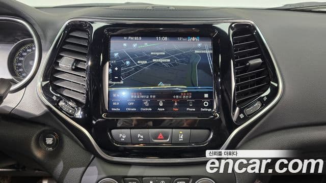 Jeep Cherokee 2021 — ფოტო 14/20