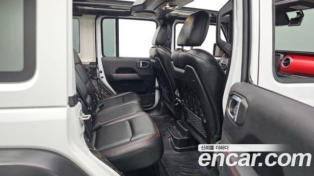 Jeep Wrangler 2022 — Фото 13/20